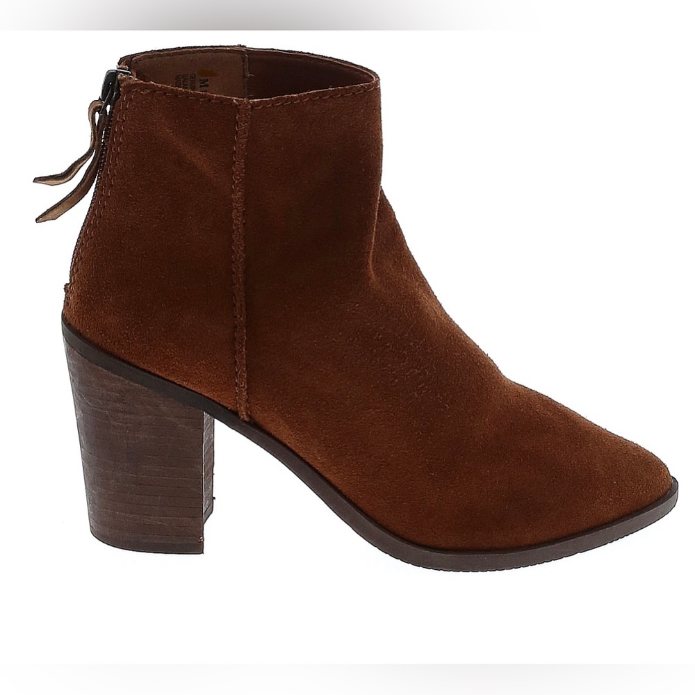 B.P. Genuine Leather Brown Ankle Boots size 6